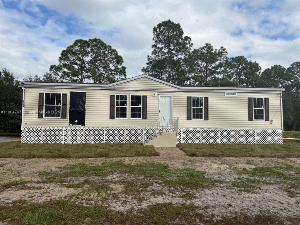 Photo of 435 S Olivo St, Clewiston, FL 33440 (MLS # A11904767)