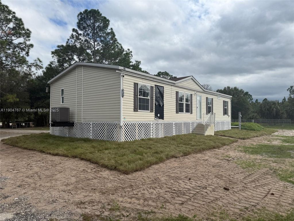 Photo of 435 S Olivo St, Clewiston, FL 33440 (MLS # A11904767)