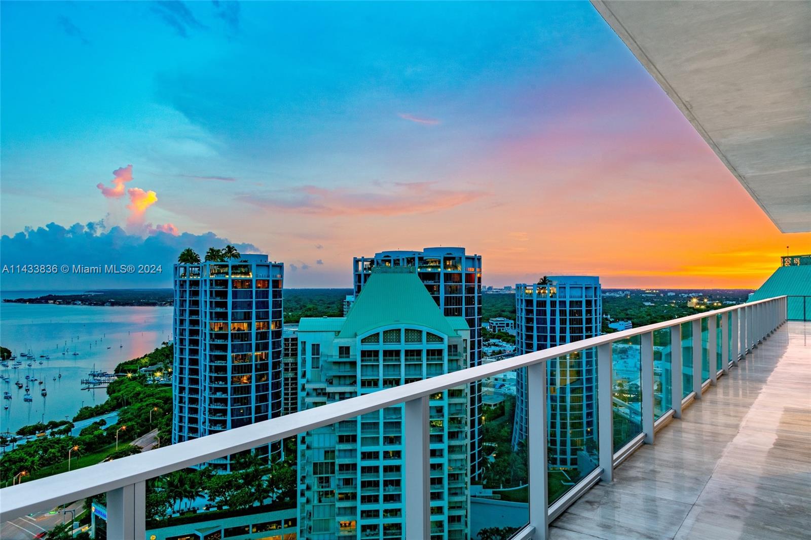 DINNER KEY - Residential