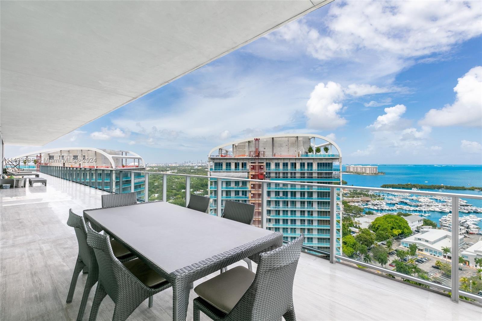 DINNER KEY - Residential