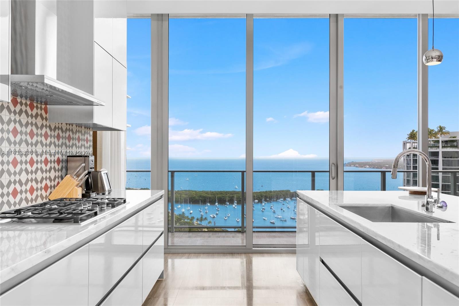 DINNER KEY - Residential