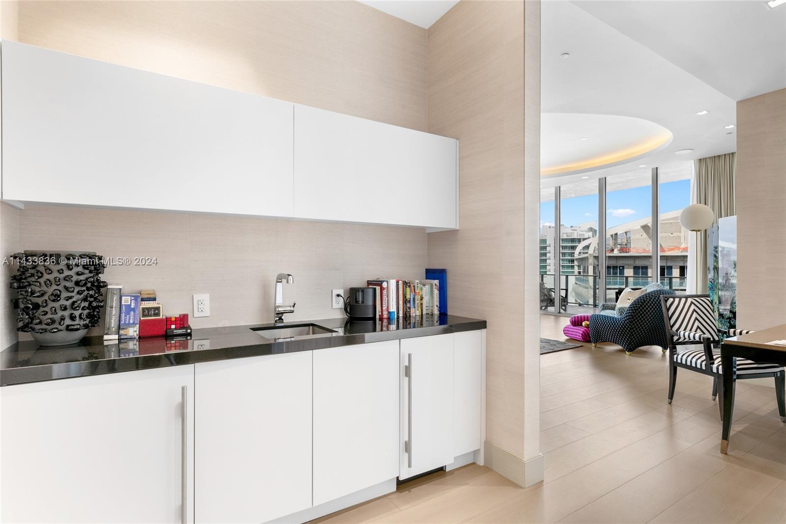 DINNER KEY - Residential