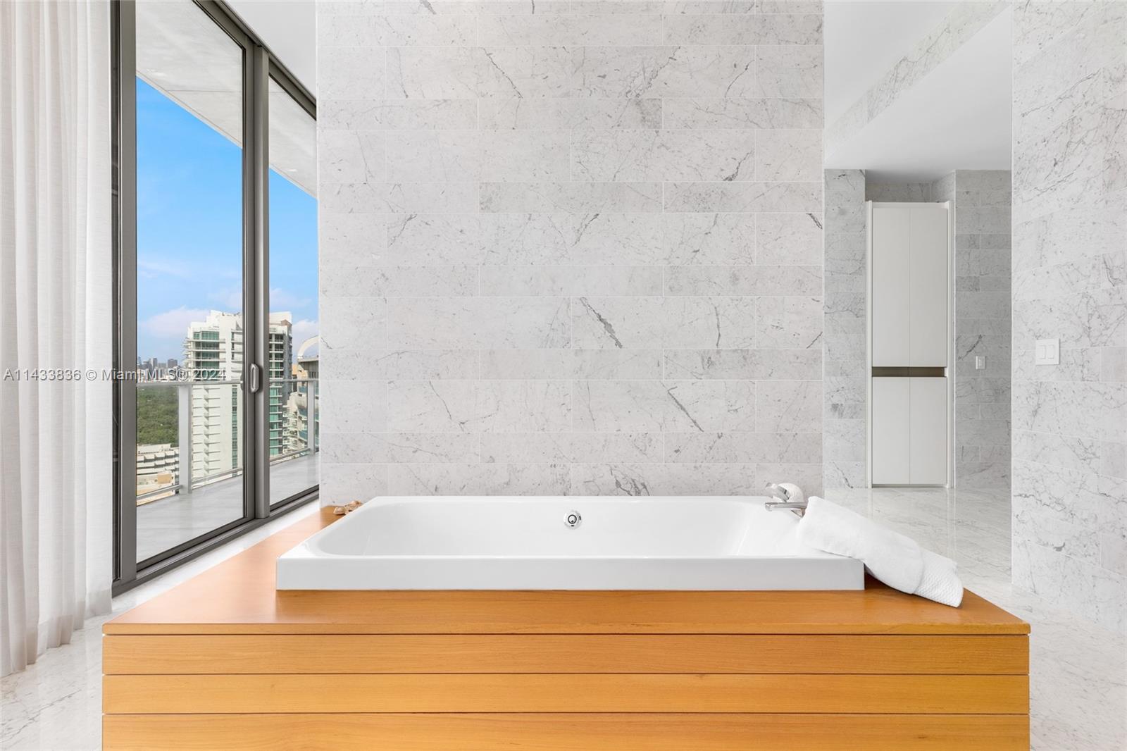 DINNER KEY - Residential