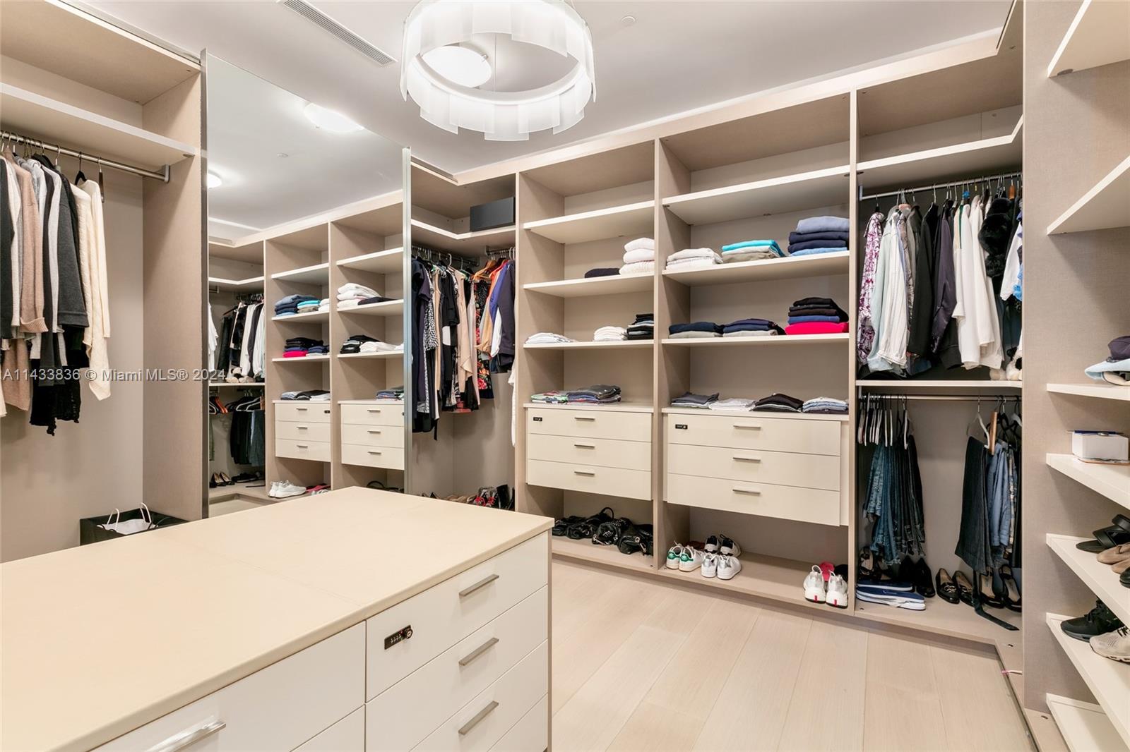 DINNER KEY - Residential