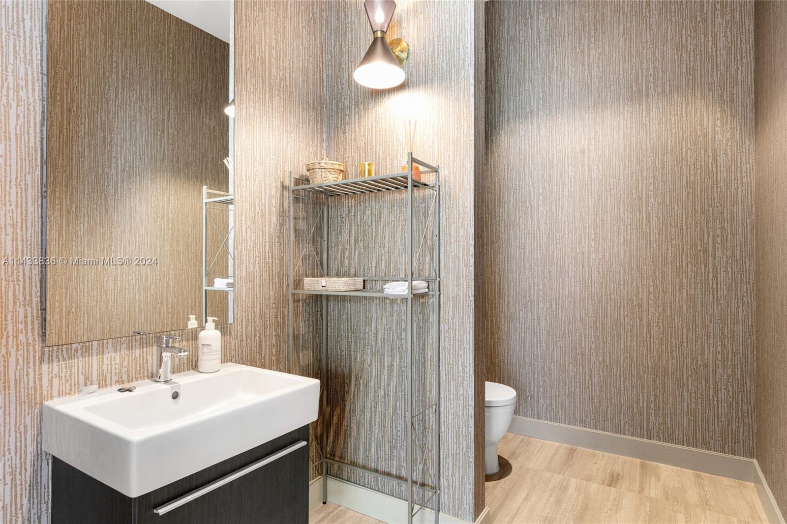 DINNER KEY - Residential