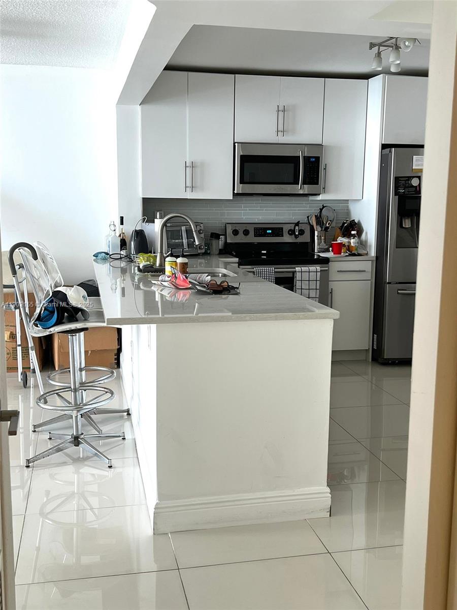 COMMODORE PLAZA CONDO - Residential