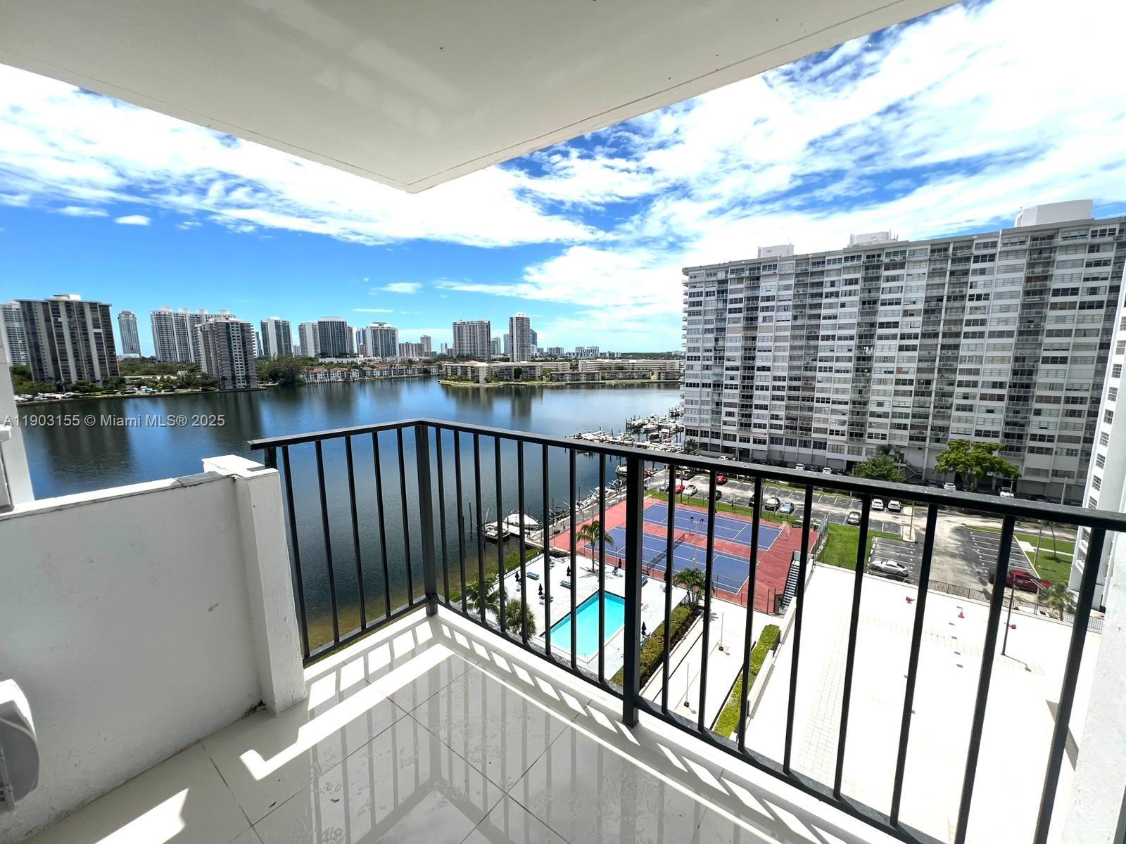 2780 NE 183rd St 1110