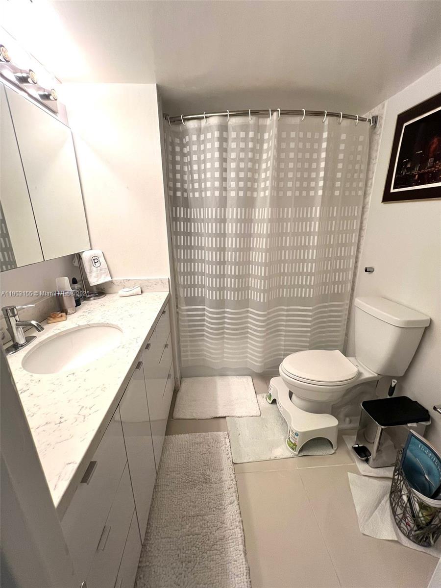 COMMODORE PLAZA CONDO - Residential