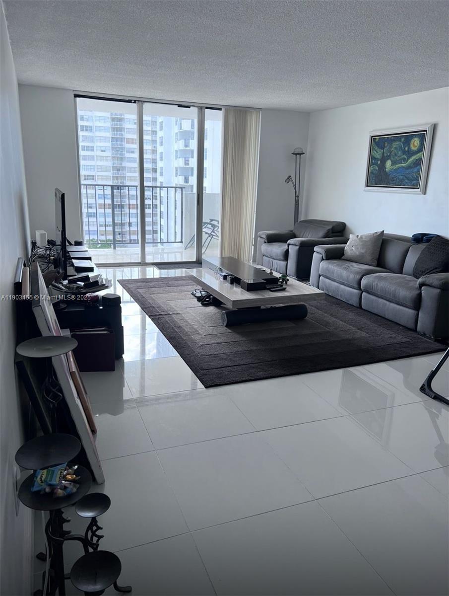 COMMODORE PLAZA CONDO - Residential