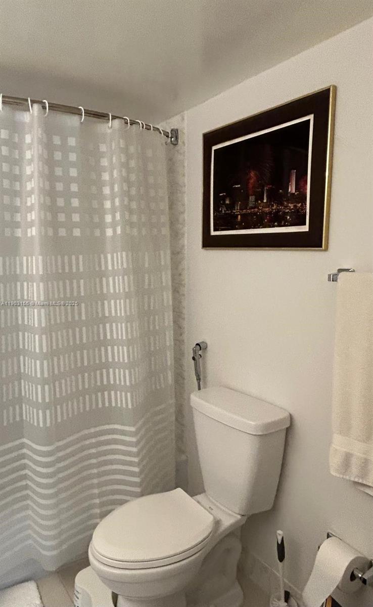 COMMODORE PLAZA CONDO - Residential