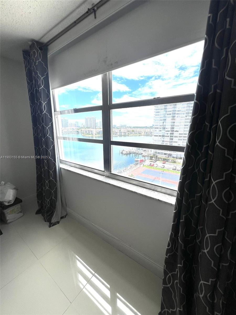 COMMODORE PLAZA CONDO - Residential