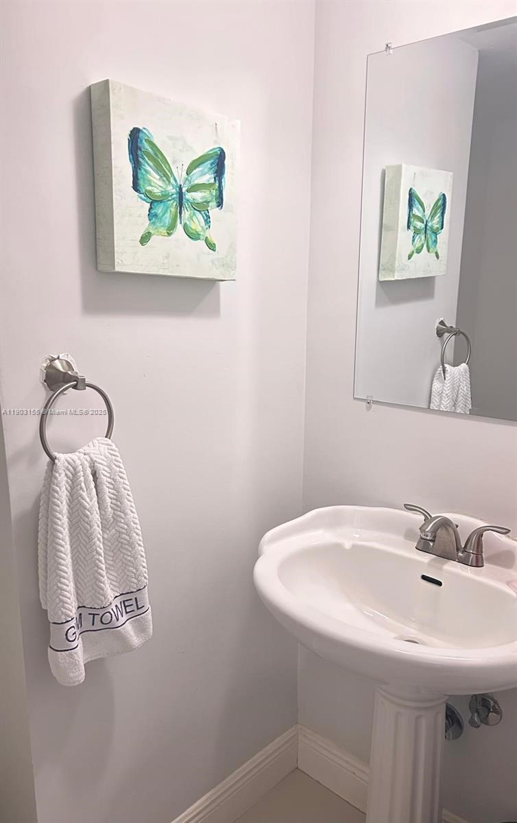 COMMODORE PLAZA CONDO - Residential