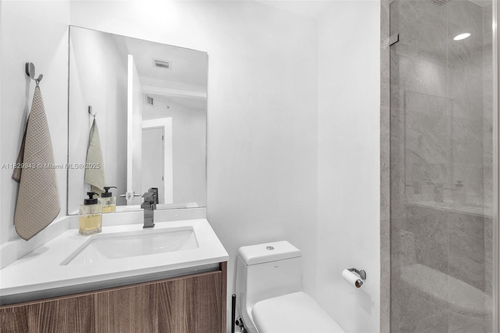 ARIA ON THE BAY CONDO - Residential Lease