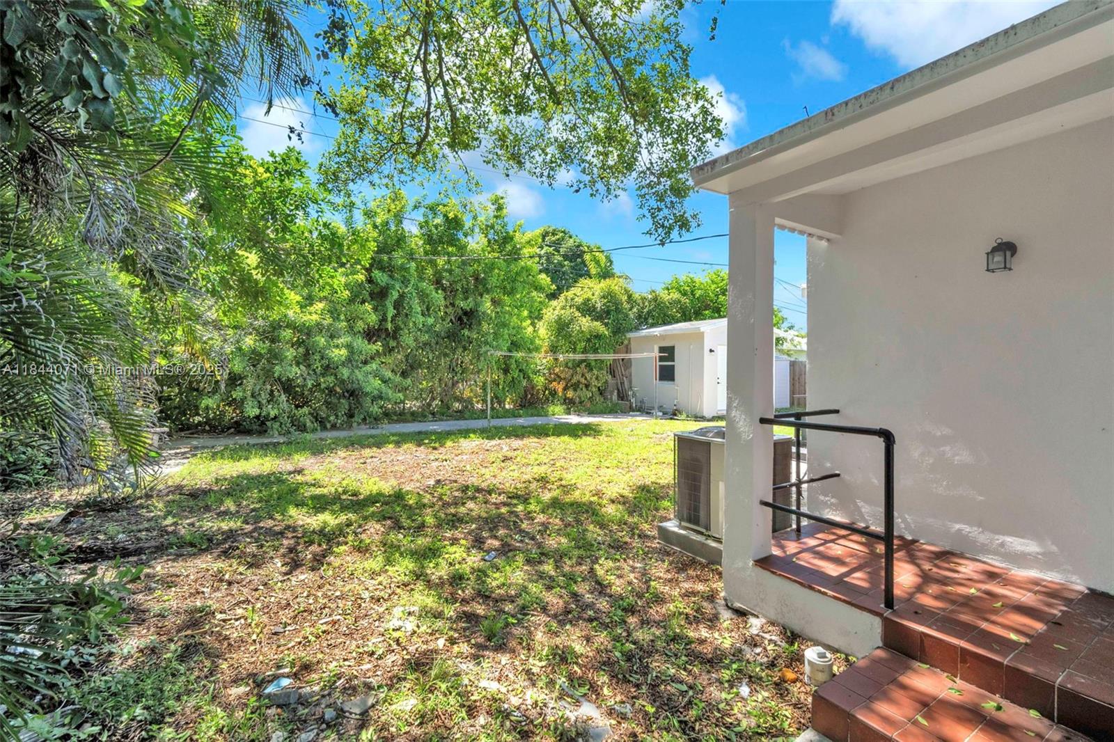 HOLLYWOOD BEACH GARDENS - Residential