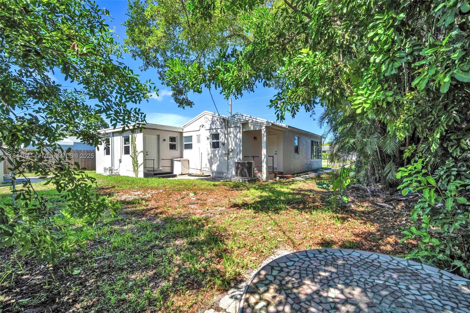 HOLLYWOOD BEACH GARDENS - Residential
