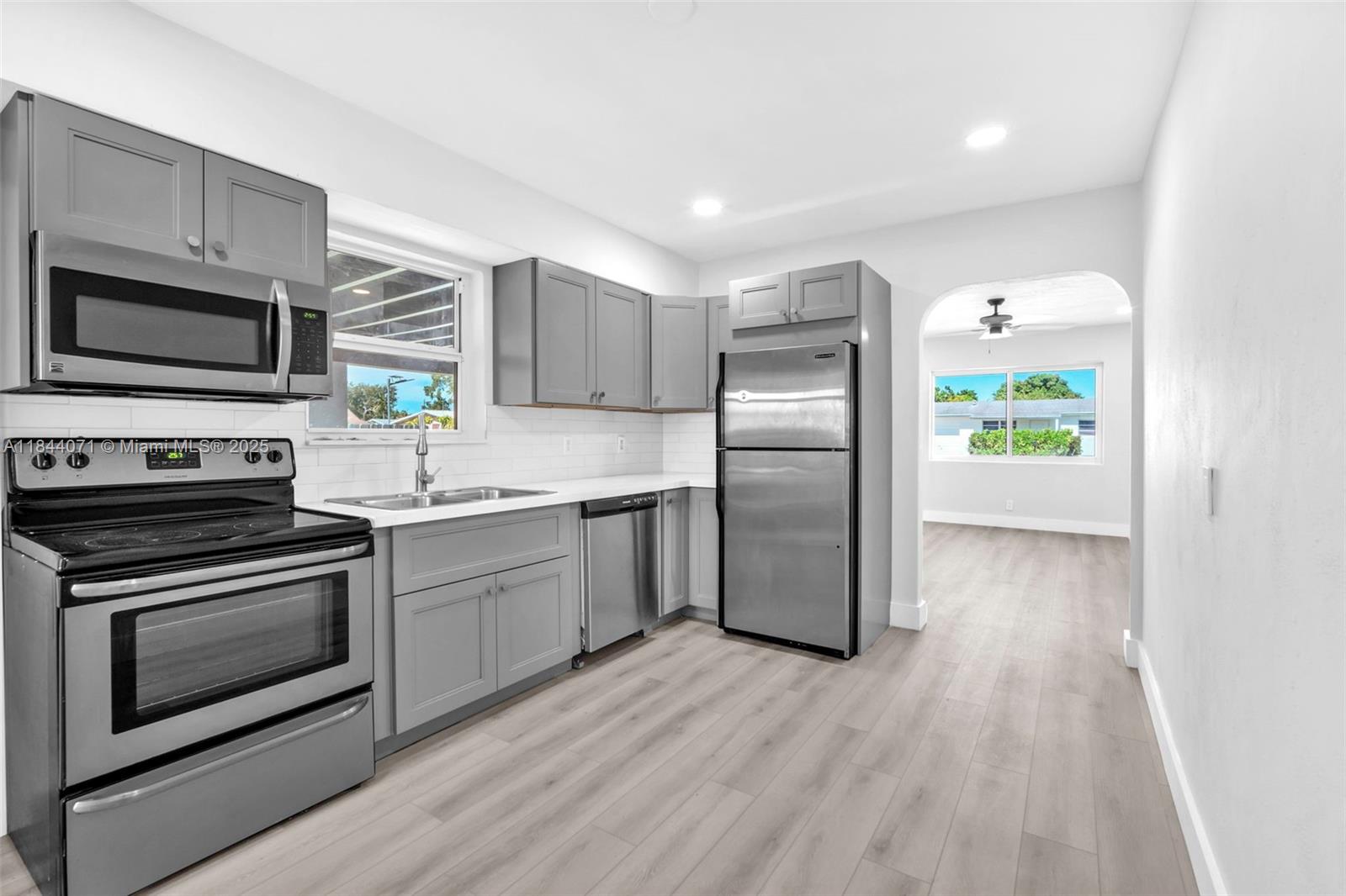 HOLLYWOOD BEACH GARDENS - Residential