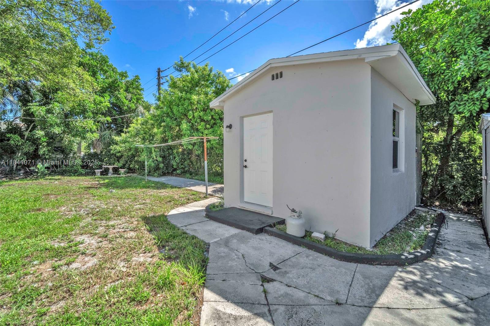 HOLLYWOOD BEACH GARDENS - Residential