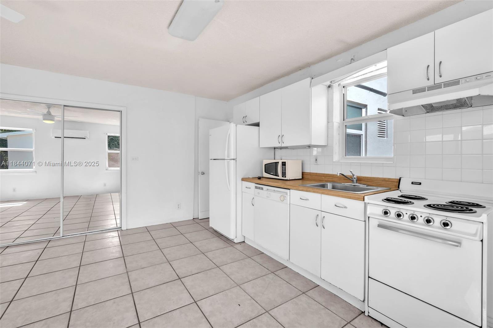 HOLLYWOOD BEACH GARDENS - Residential