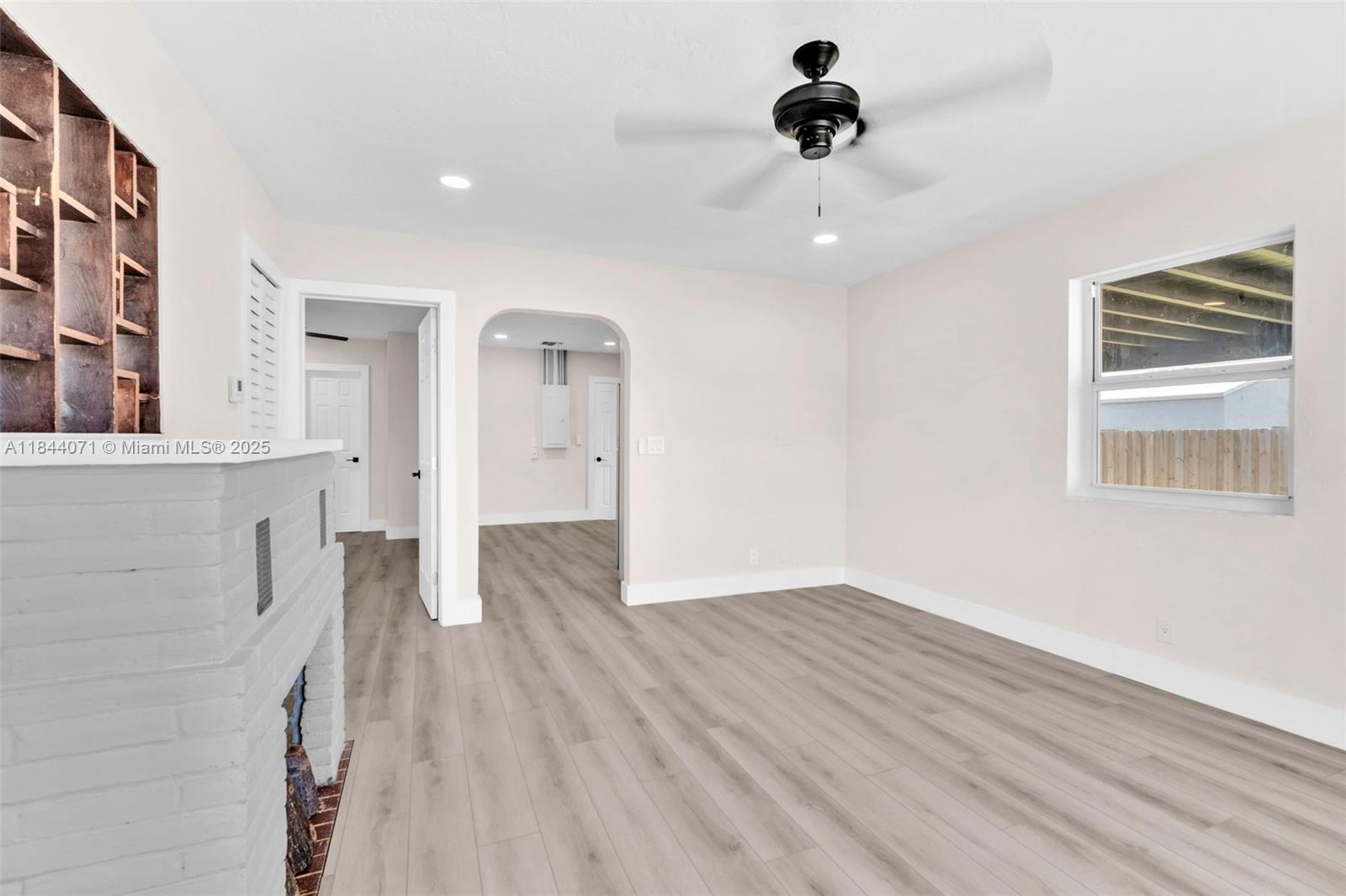 HOLLYWOOD BEACH GARDENS - Residential