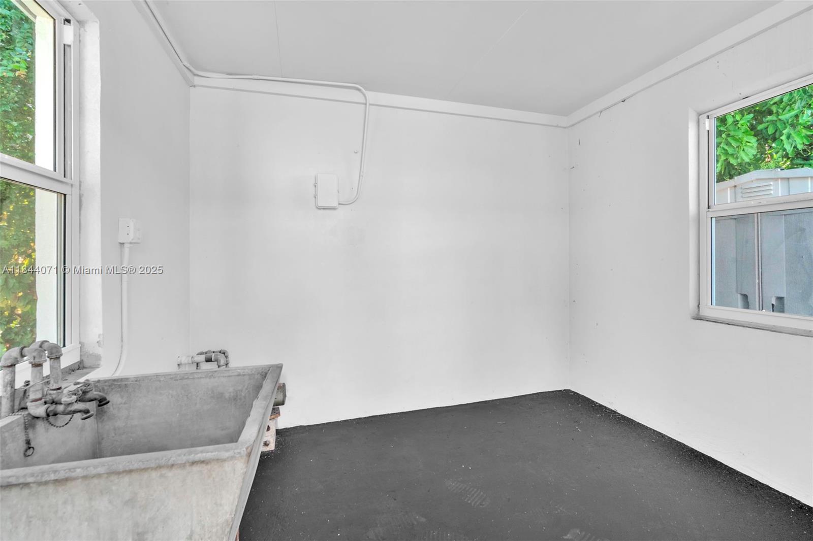 HOLLYWOOD BEACH GARDENS - Residential