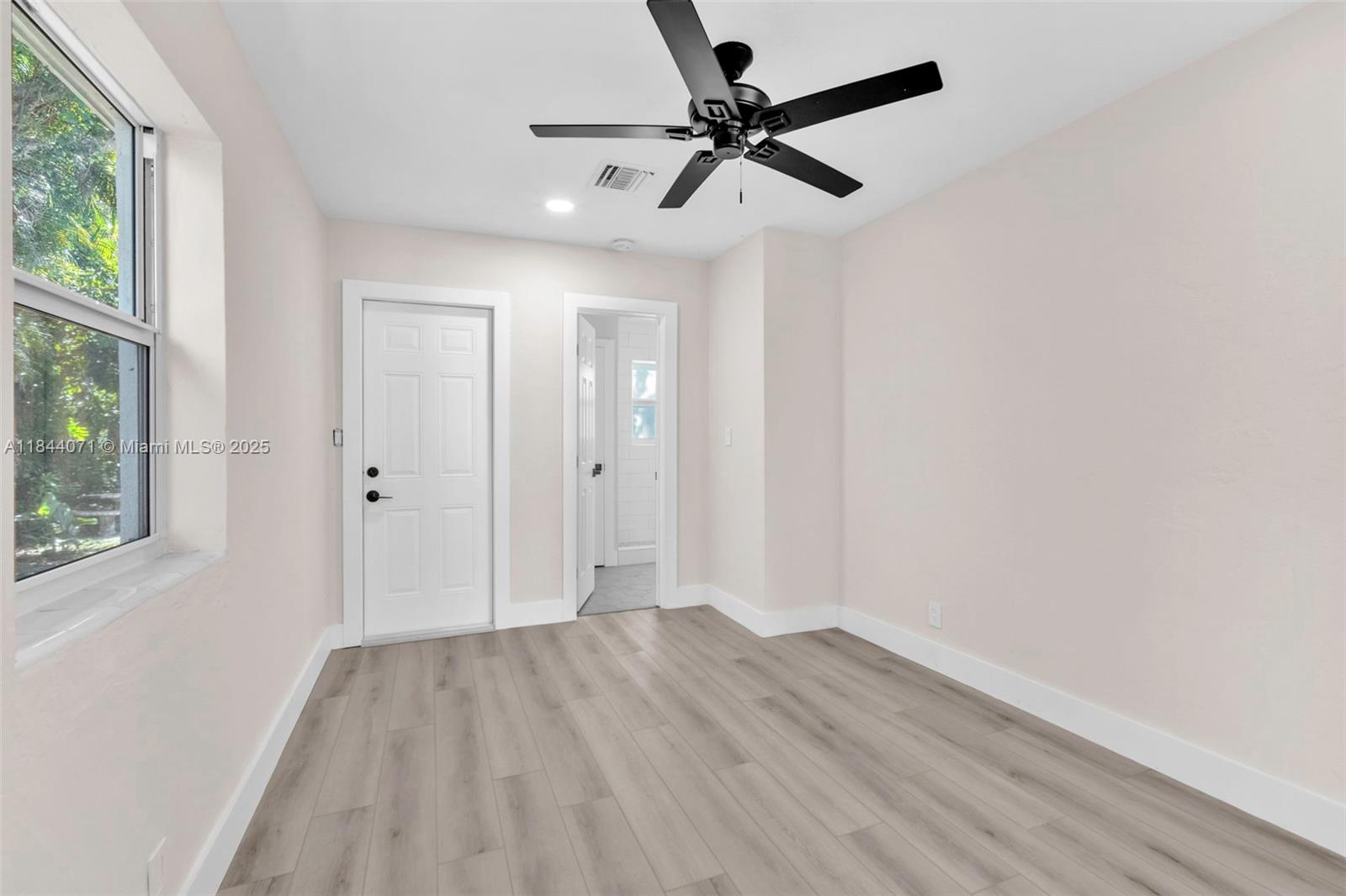 HOLLYWOOD BEACH GARDENS - Residential