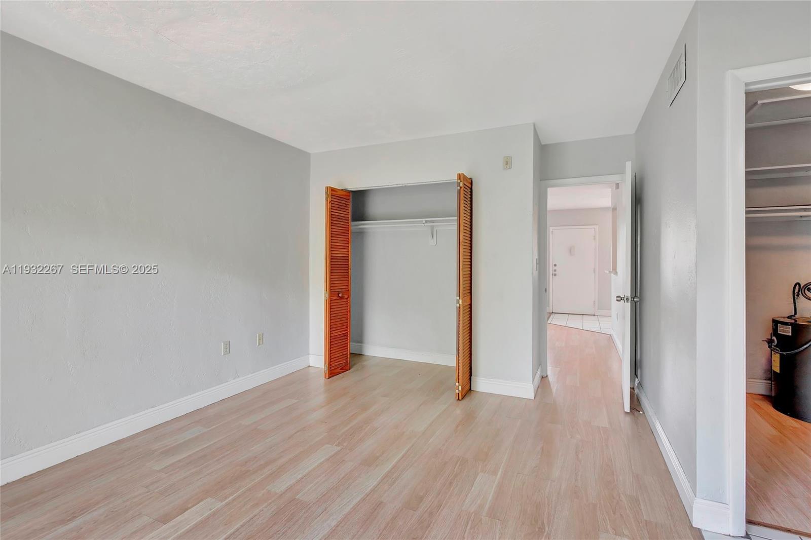 1860 Venice Park Dr 204