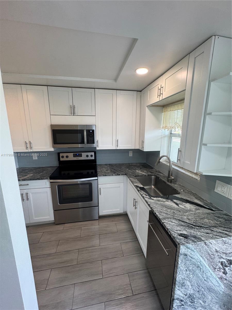 SANDALFOOT BLVD APTS COND - Residential Lease