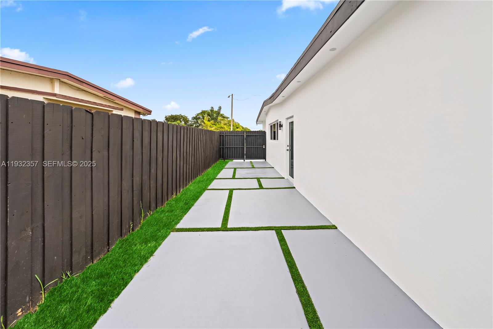 WESTWOOD LAKE 2ND ADDN - Residential