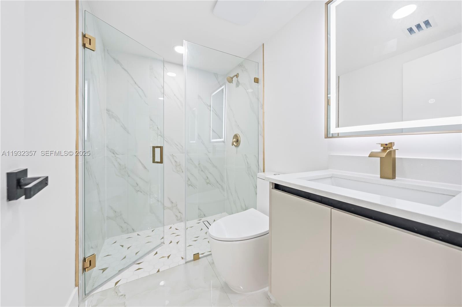 WESTWOOD LAKE 2ND ADDN - Residential