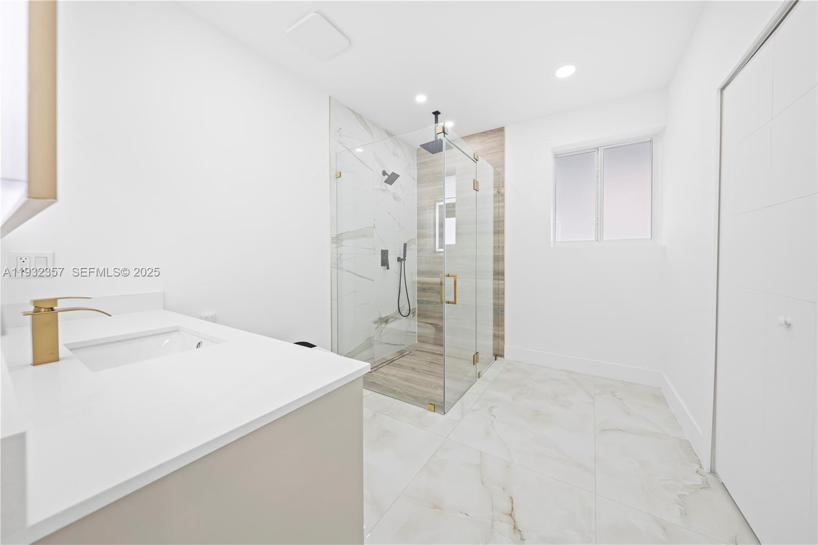 WESTWOOD LAKE 2ND ADDN - Residential