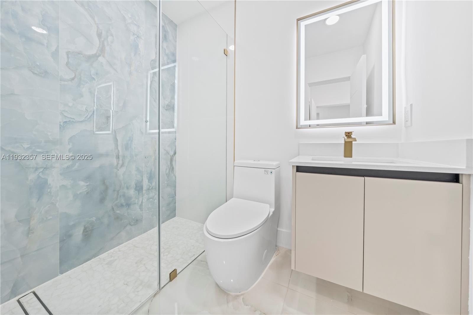 WESTWOOD LAKE 2ND ADDN - Residential