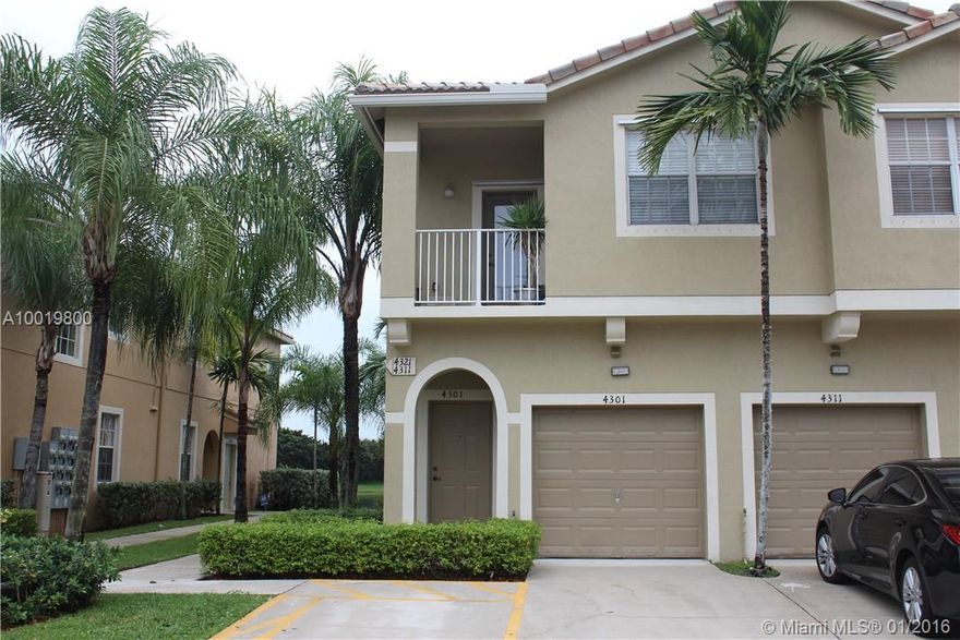 Beautiful and Cozy Townhome for Rent in Silver Falls-Miramar, 2 Bedrooms / 2 Bathrooms with 1 car garage and balcony, located in a gated community. Renovated Kitchen with stainless steel appliances and granite counter top, master bedroom with walk-in closet. Community offer many amenities including Pool, Clubhouse, BBQ, exercise room, playground, tennis and basketball courts and more. Ready to move in!!