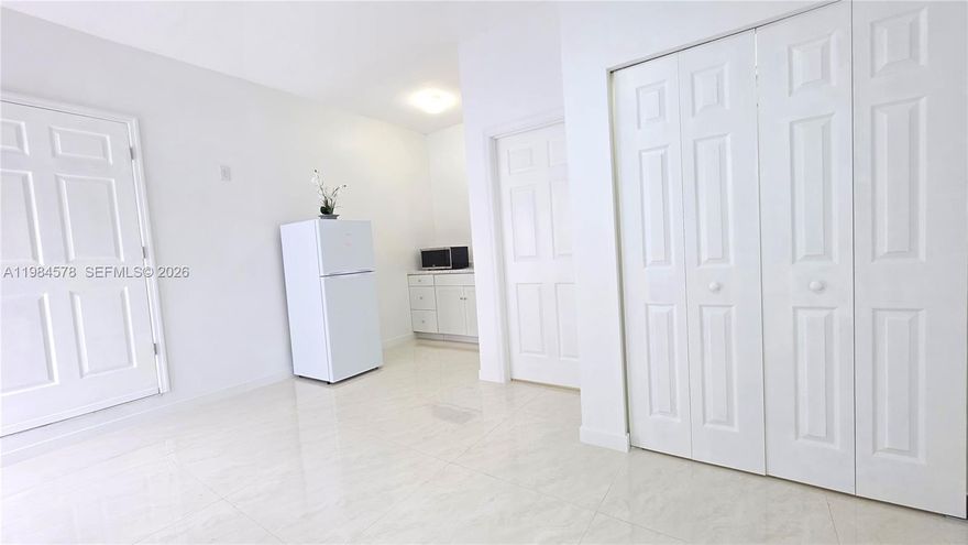 Beautiful brand-new private efficiency featuring its own private entrance for complete privacy and comfort. This unit includes all utilities—electricity, water, and internet—making it a convenient and hassle-free living option. Enjoy your own private patio with a BBQ area, perfect for relaxing or entertaining. The property also offers private parking for one vehicle. Ideally located near Tamiami Airport, with easy access to major roads, shopping, and dining.
Move-in ready—don’t miss this great opportunity!