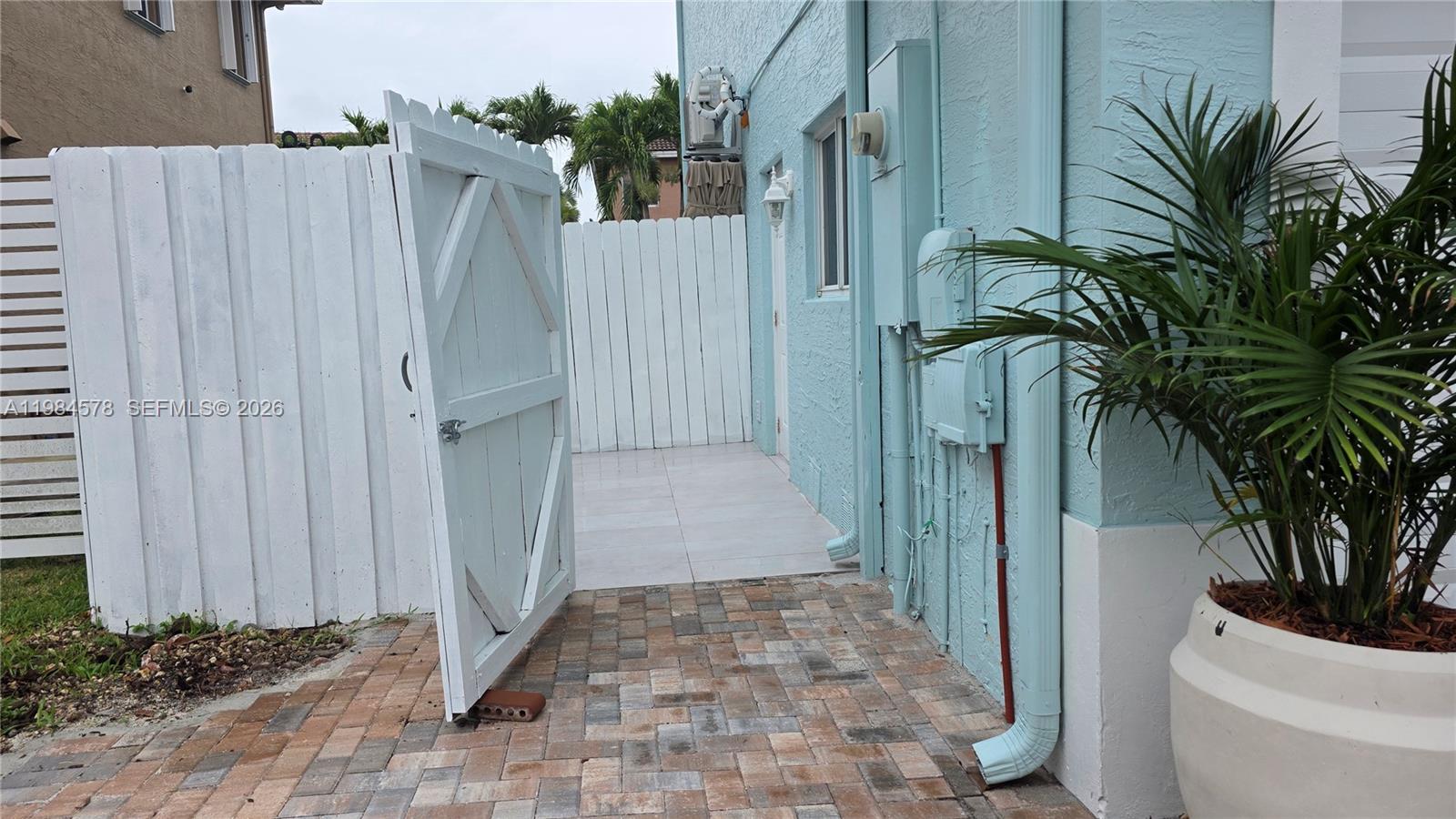 MILON VENTURE - Residential Lease