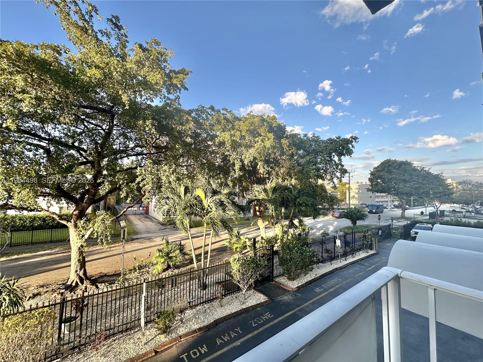 THREE HORIZONS NORTH COND - Residential