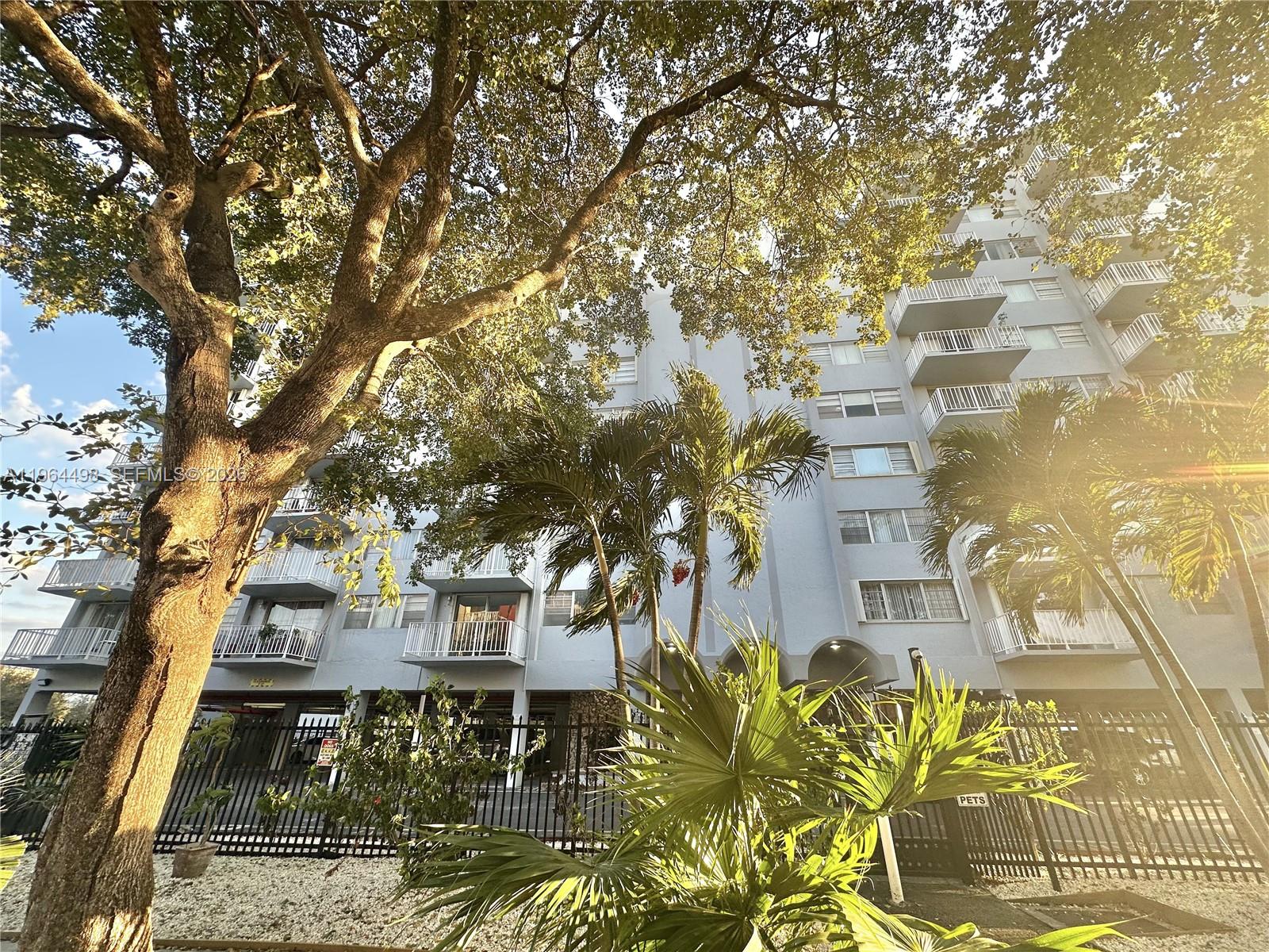 THREE HORIZONS NORTH COND - Residential