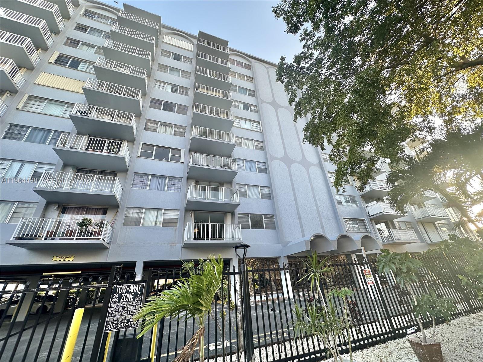 THREE HORIZONS NORTH COND - Residential