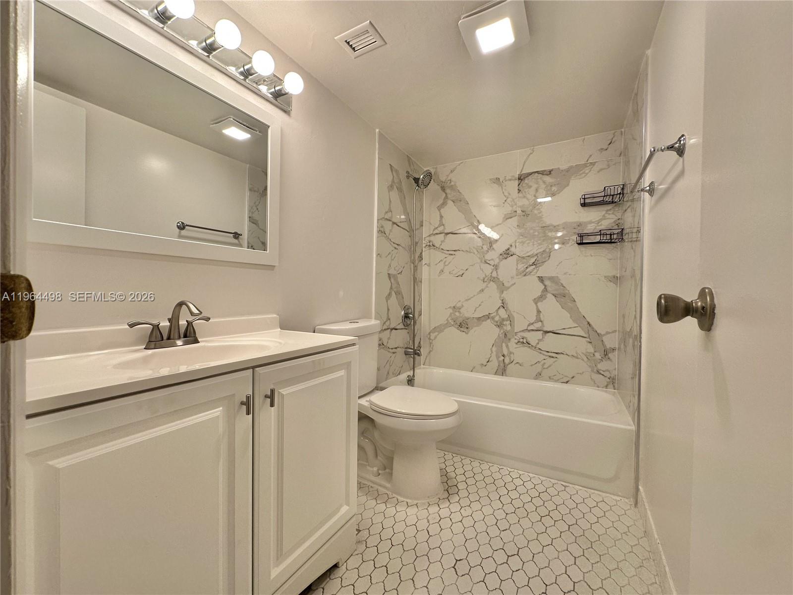 THREE HORIZONS NORTH COND - Residential