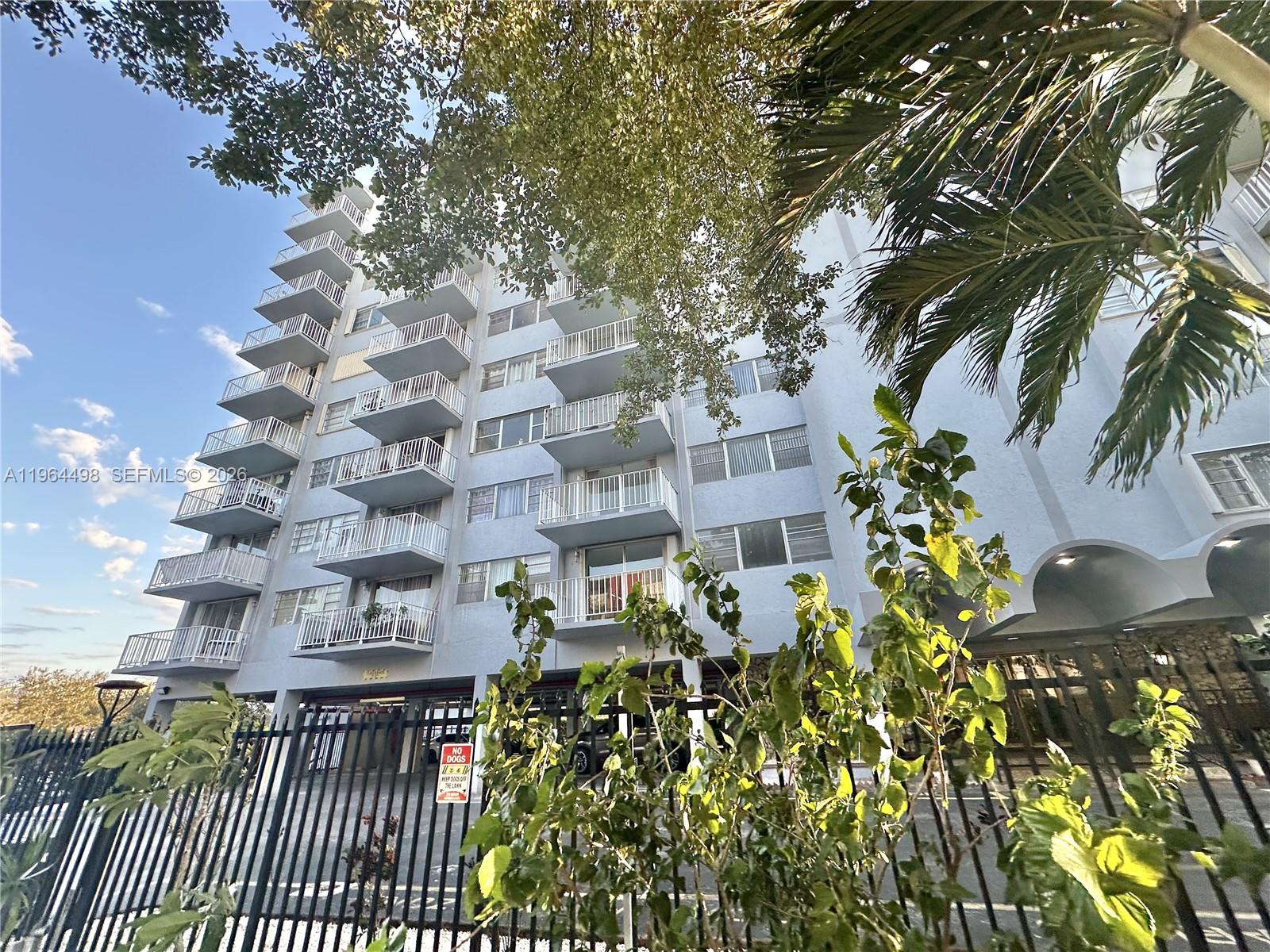 THREE HORIZONS NORTH COND - Residential