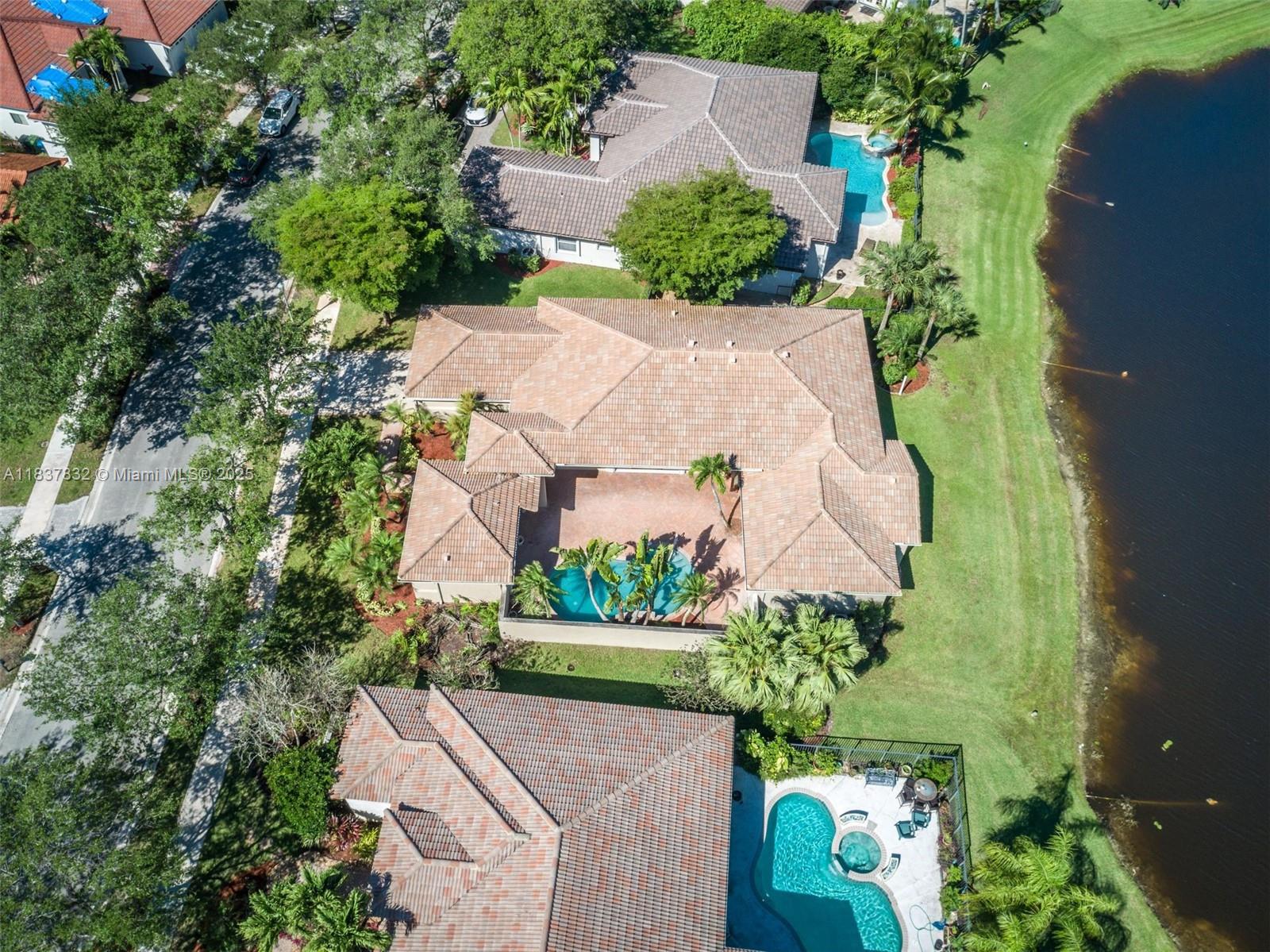 2664 Edgewater Dr