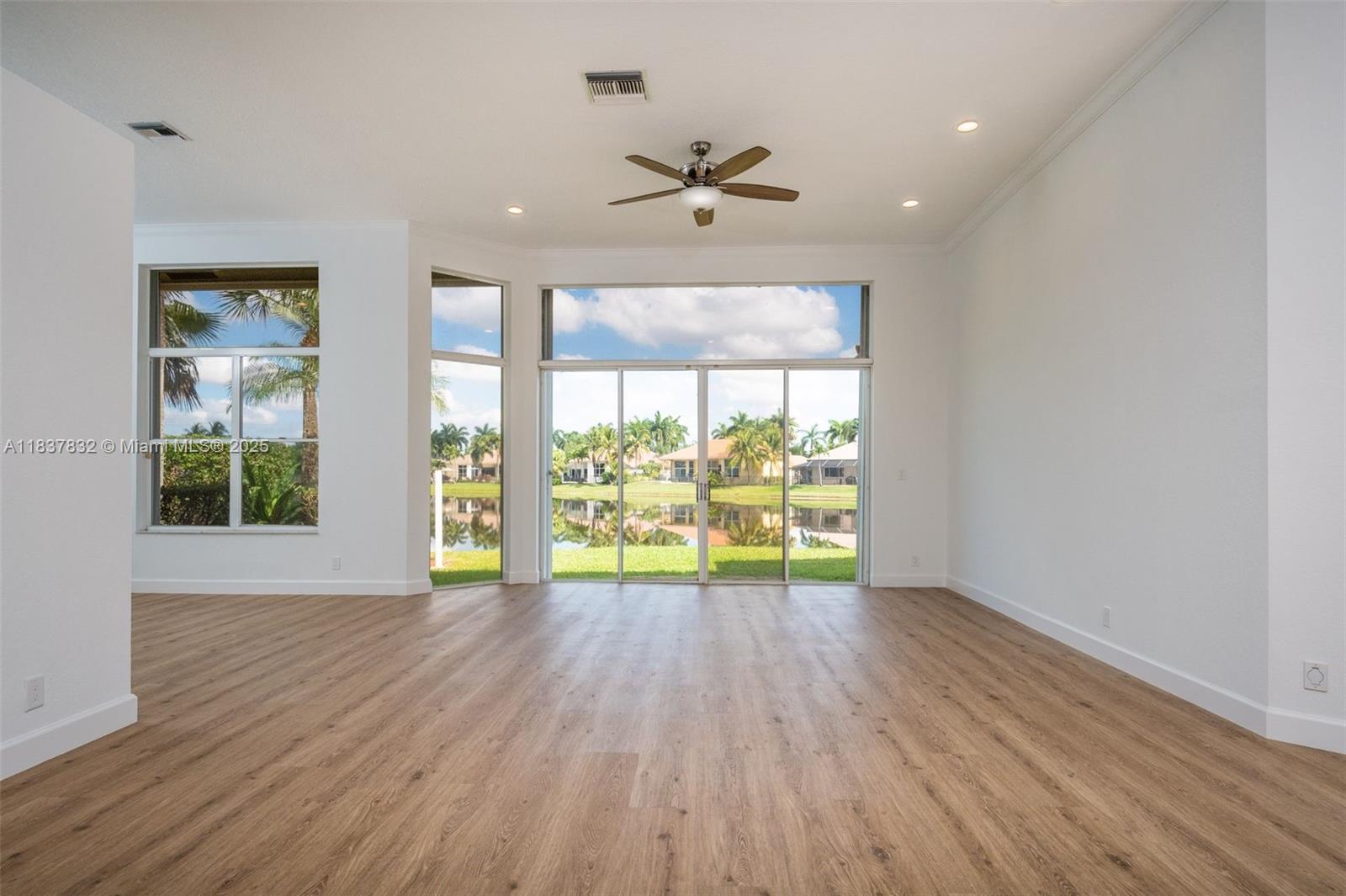 2664 Edgewater Dr