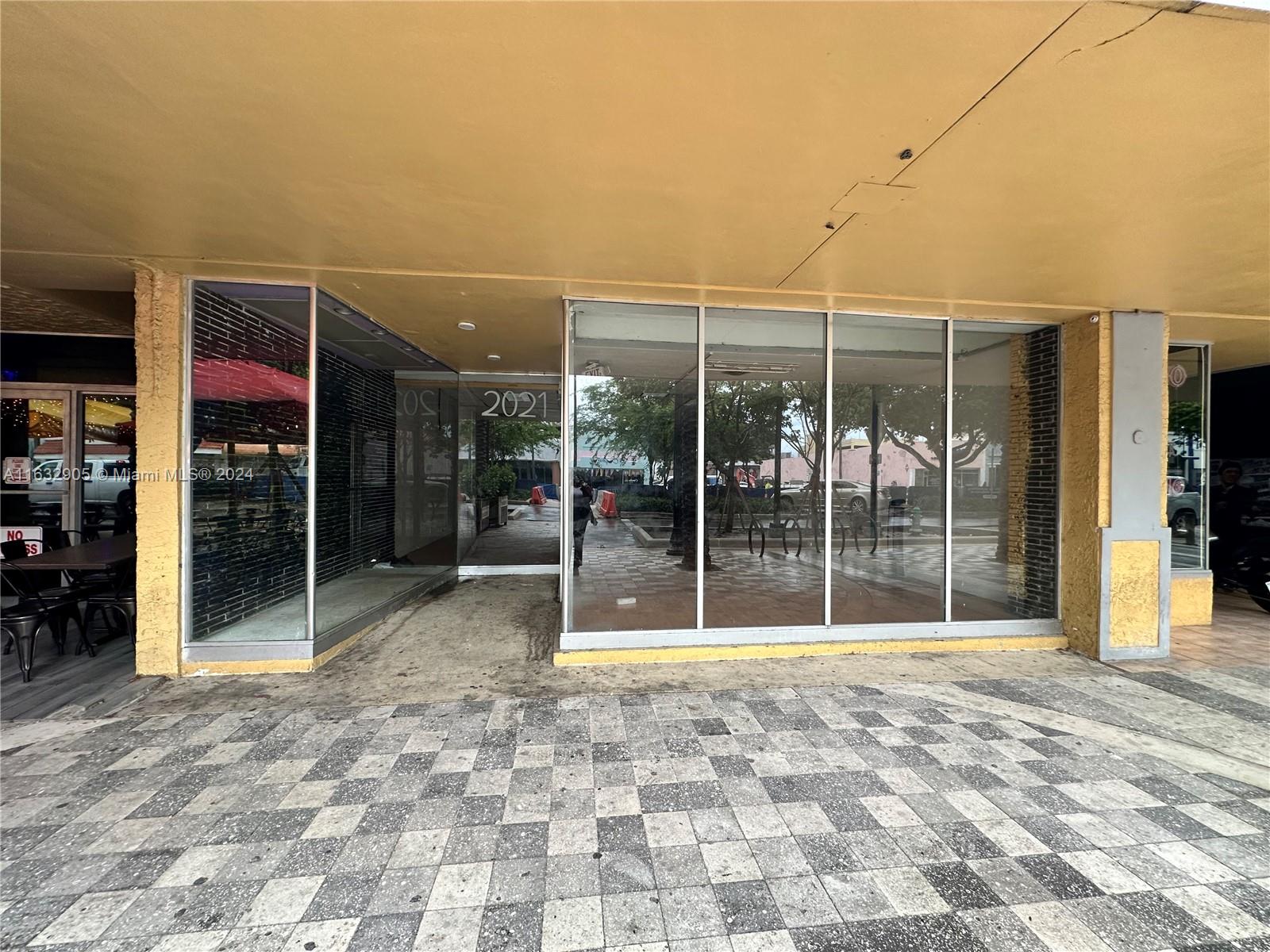 Discover an exceptional retail opportunity in an A+++ location in downtown Hollywood, FL. This prime storefront space offers 3,300 square feet of versatile, open space, ideal for a showroom or a variety of retail purposes, including a restaurant, bar, or lounge. With ample street parking and two restrooms, this property is perfectly suited to meet your business needs. Don't miss out on this fantastic chance to establish your business in a bustling and vibrant Downtown Hollywood area!