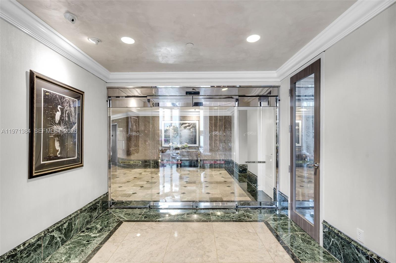 3000 Island Blvd 2902