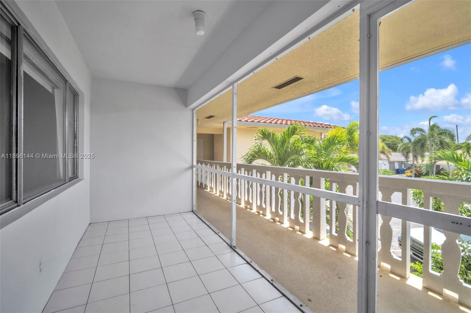 2101 NE 68th St Unit 202