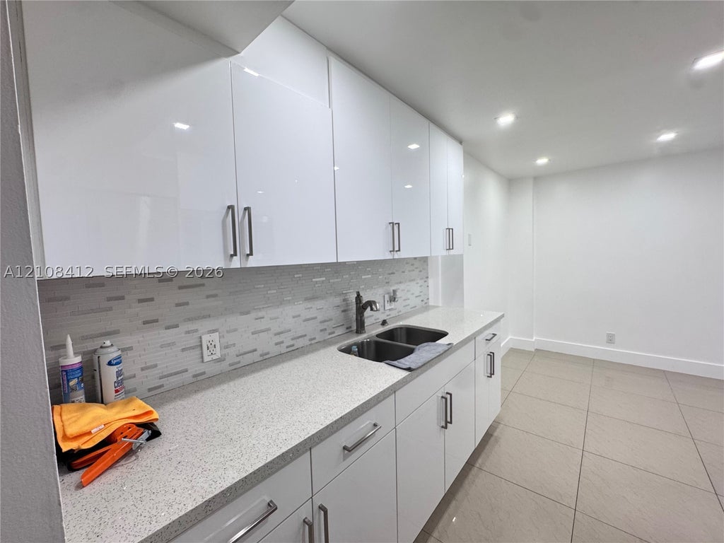 Photo of 4200 Hillcrest Dr #604, Hollywood, FL 33021 (MLS # A12108412)