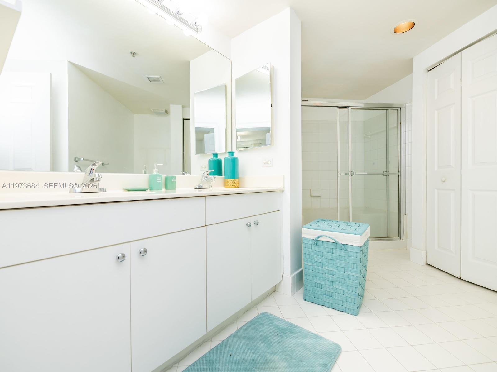 PORTO BELLAGIO CONDO - Residential