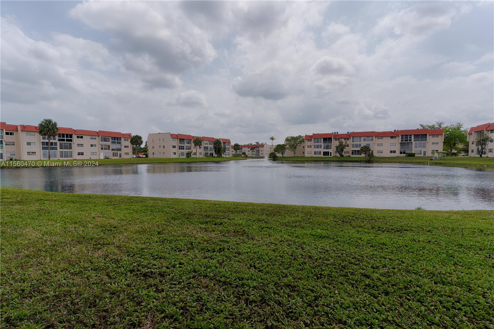 Property for Sale at 2900 W Sunrise Lakes Dr 108, Sunrise, Miami-Dade County, Florida - Bedrooms: 1 
Bathrooms: 1  - $95,000