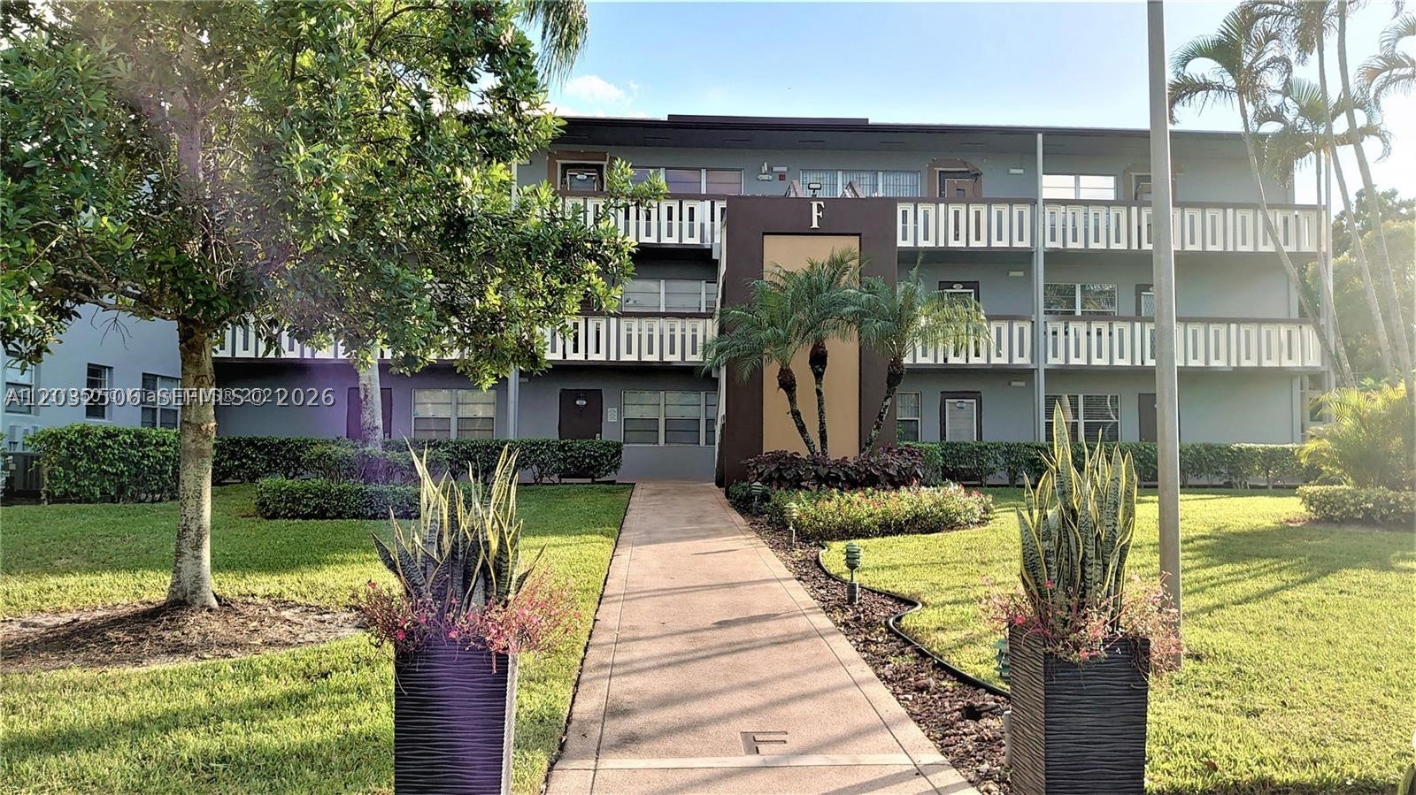 Photo 1 of 15 — 250 Suffolk F 250, Boca Raton, FL 33434