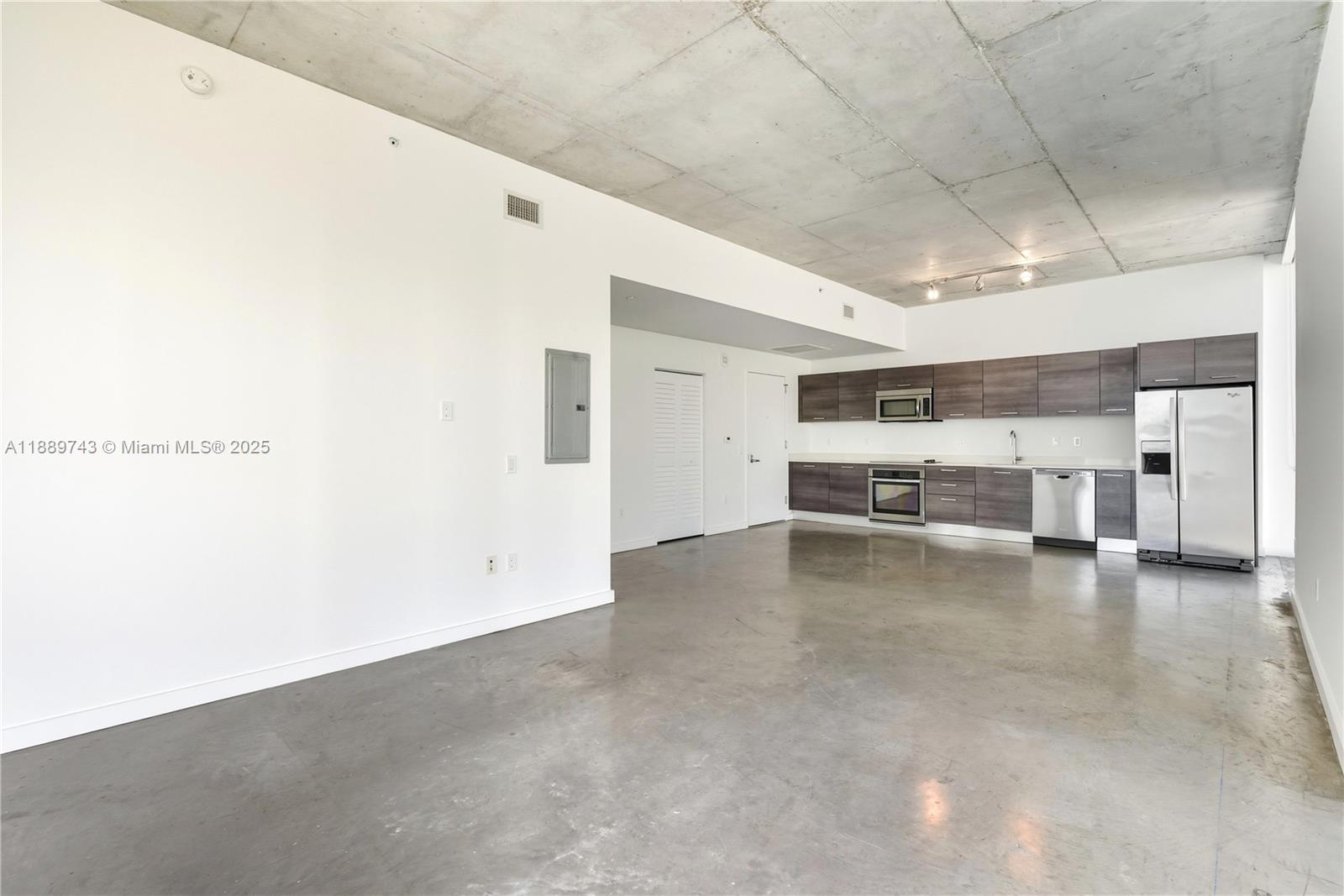 151 SE 1st Street 2002