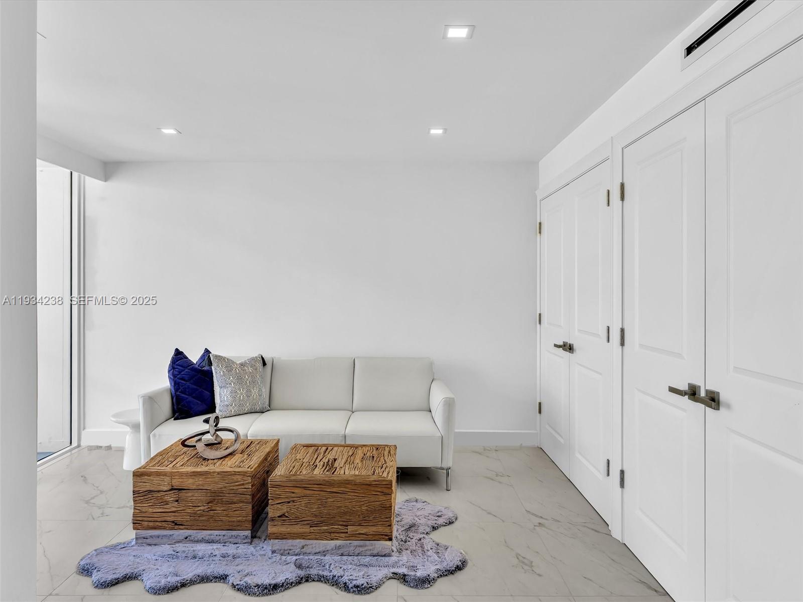 POINT OF AMERICAS II - Residential